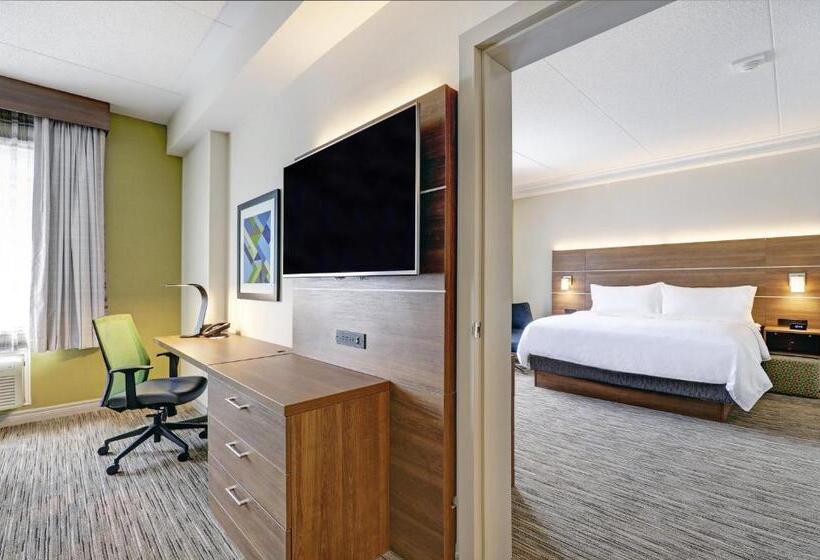 سوئیت با تخت بزرگ, Holiday Inn Express Whitby Oshawa, An Ihg