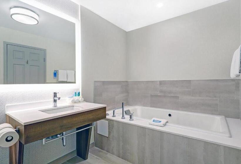 سوئیت با تخت بزرگ, Holiday Inn Express Whitby Oshawa, An Ihg