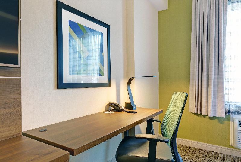 اتاق اجرایی با تخت بزرگ, Holiday Inn Express Whitby Oshawa, An Ihg