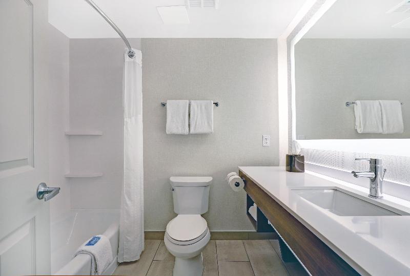 带大床的标准间, Holiday Inn Express Whitby Oshawa, An Ihg