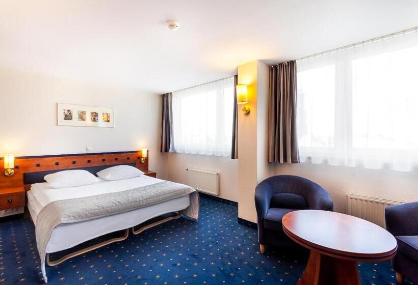 Полулюкс, Qubus Hotel Legnica