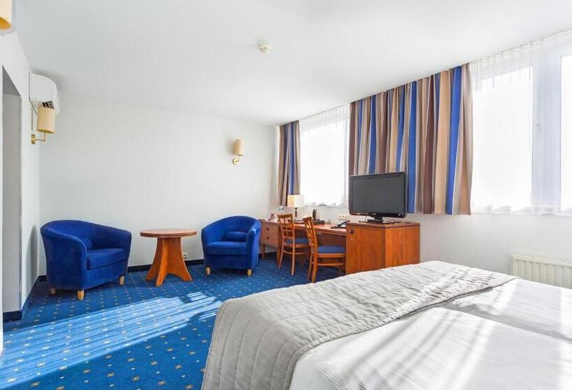 Полулюкс, Qubus Hotel Legnica