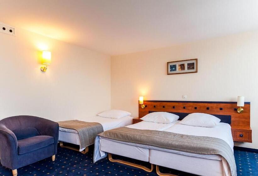Четырехместный Номер Стандарт, Qubus Hotel Legnica