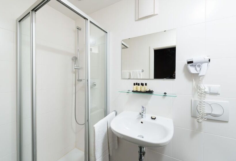 Четырехместный Номер Стандарт, Munich Inn  Design