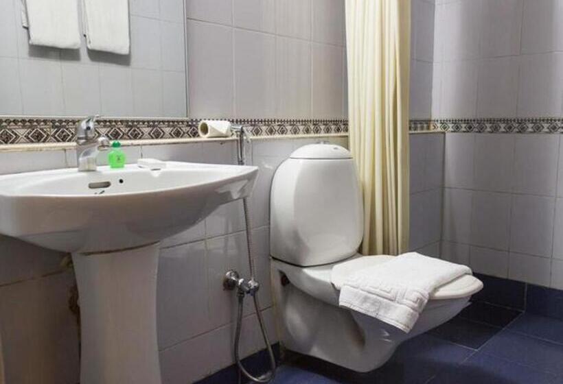 Номер Deluxe, Abad Metro