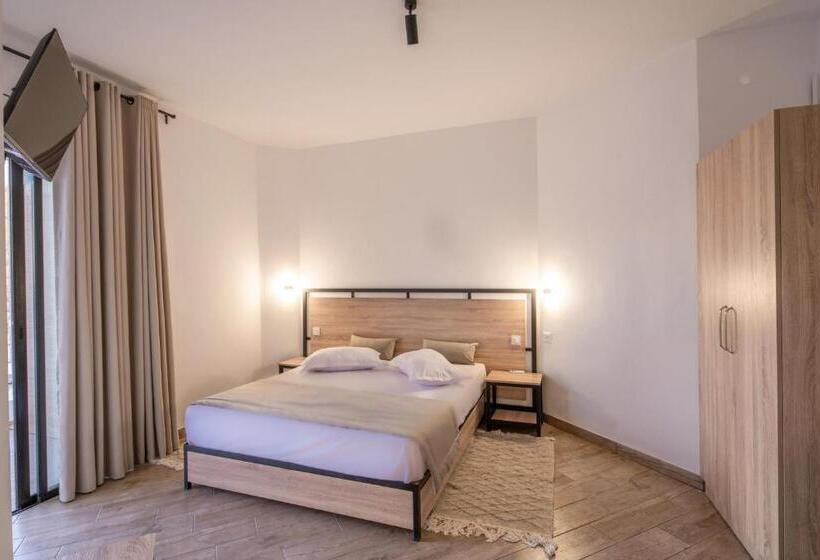 اتاق استاندارد با چشم‌انداز استخر, Acqua Viva Village