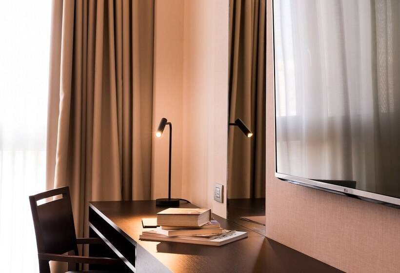 이그제큐티브 트리플, Litta Palace Milano