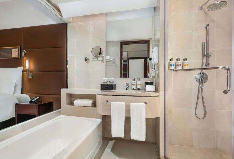 Номер Deluxe с Видом, Pullman Guangzhou Baiyun Airport   Canton Fair Free Shuttle Bus & Official Registration Agency