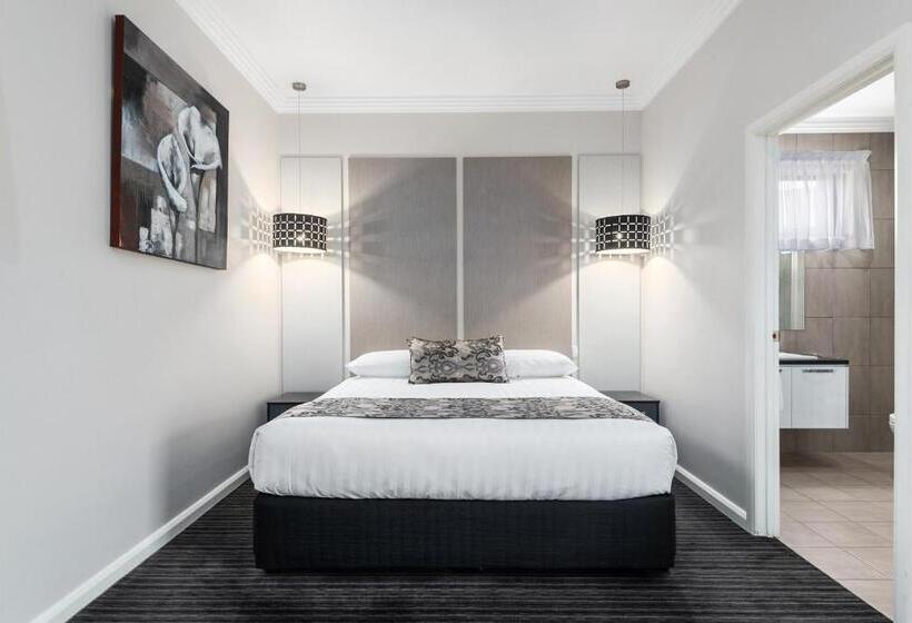스탠다드 스튜디오, Comfort Inn Deakin Palms