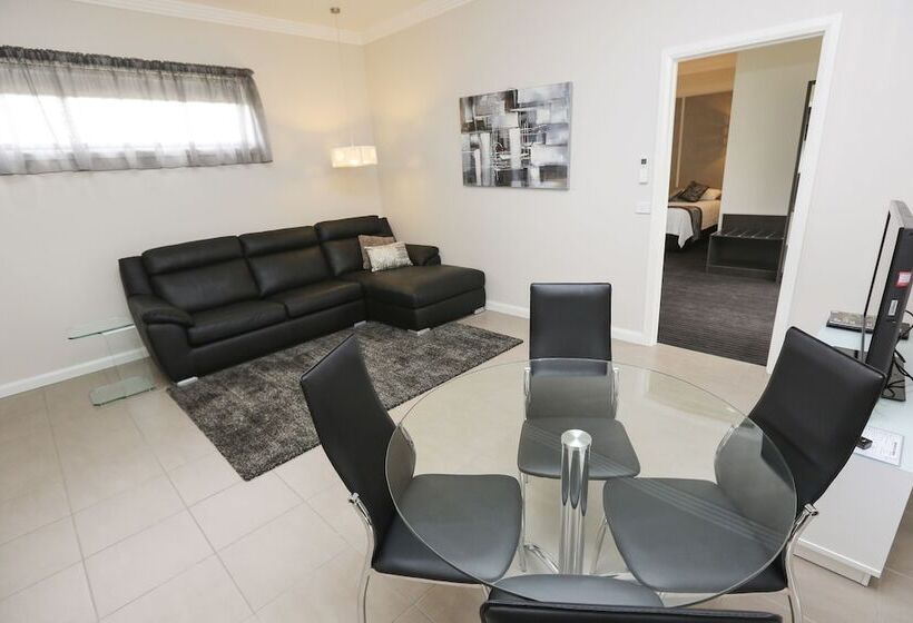 스탠다드 스튜디오, Comfort Inn Deakin Palms
