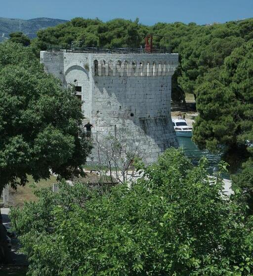 Номер Стандарт, Trogir
