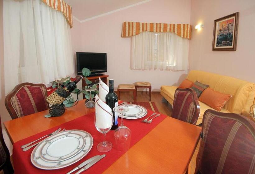 Апартаменты 2 Спальни, Trogir