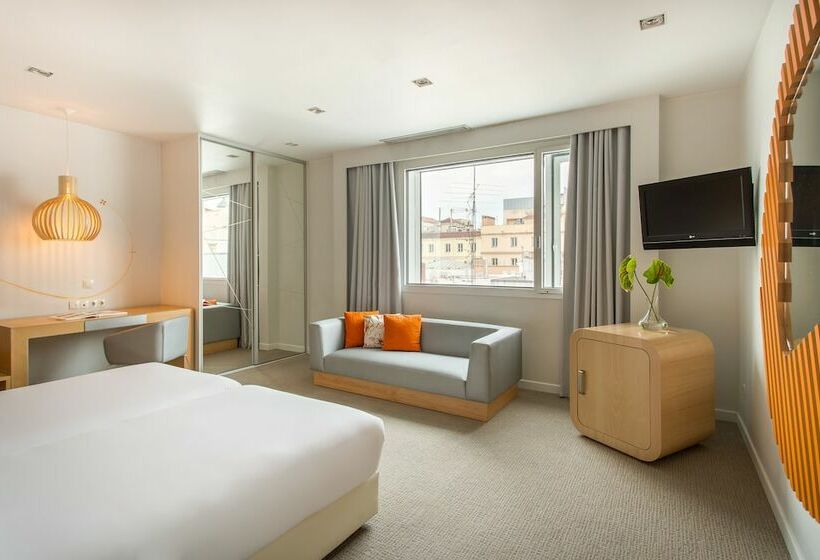 اتاق استاندارد سه نفره, Room Mate Oscar
