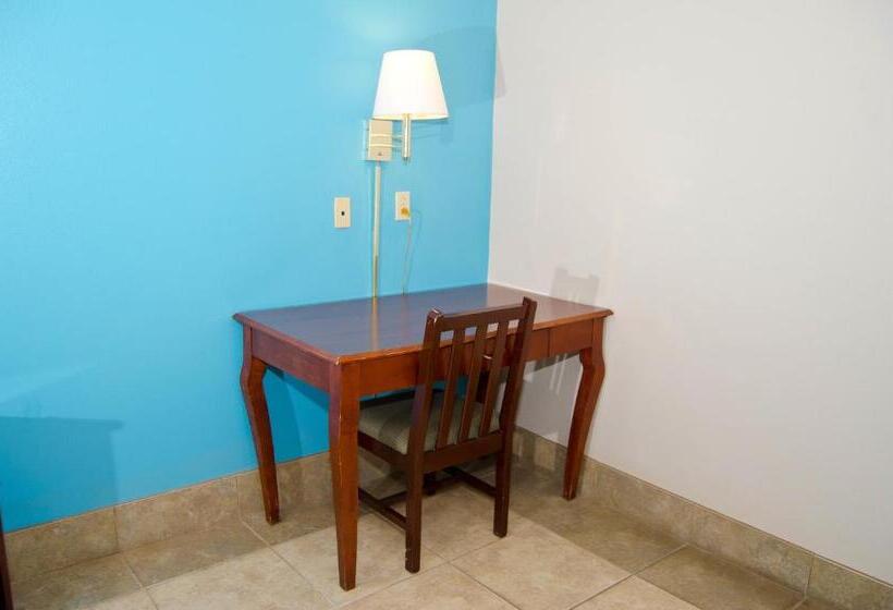 Номер Стандарт, Texas Inn And Suites City Center At University Dr