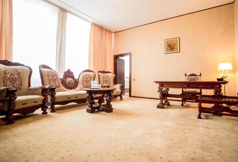 سوییت, Imperial Inn