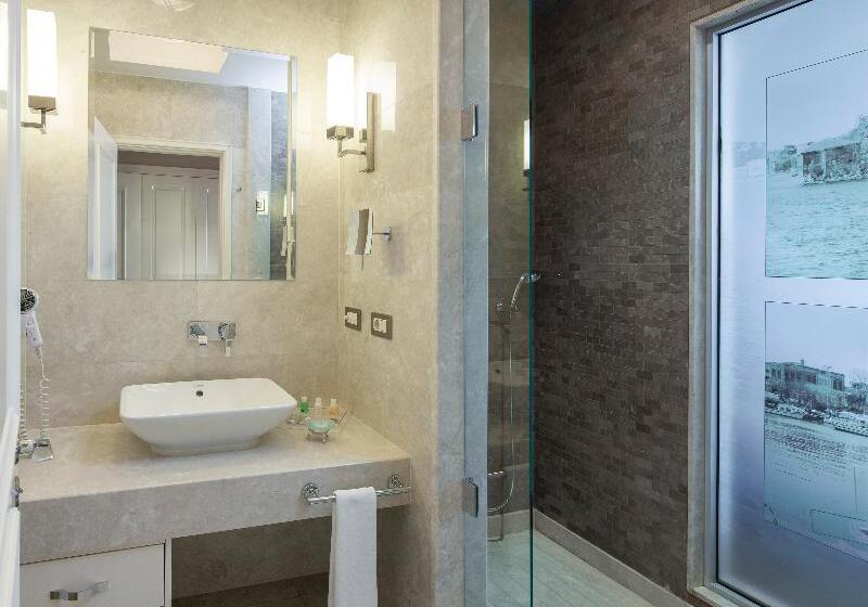Deluxe Room, Titanic Business Kartal