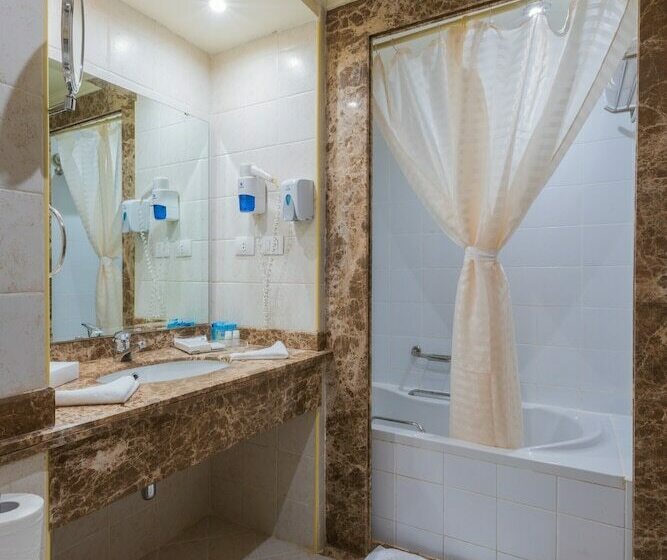 اتاق خانوادگی با چشم‌انداز دریا, Malikia Resort Abu Dabbab