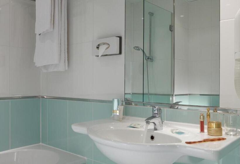 Трехместный Номер Классика, Espace Champerret