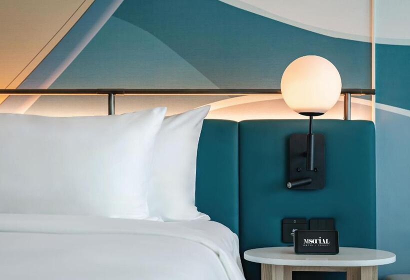 اتاق استاندارد با تخت بزرگ, M Social Hotel Phuket