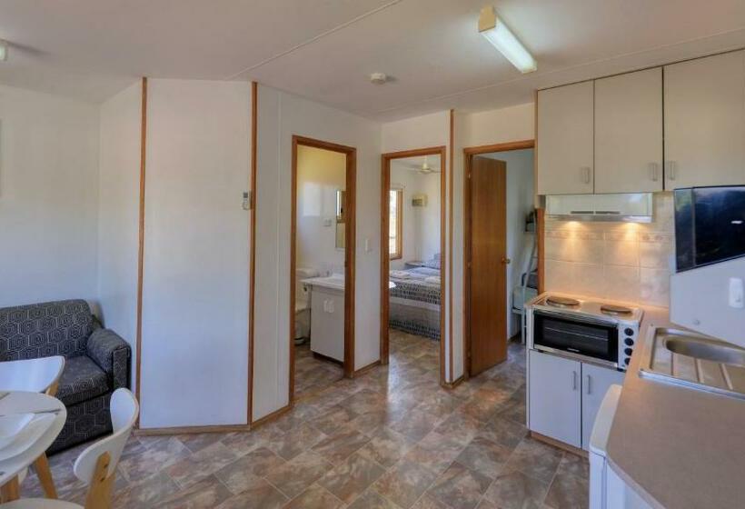Апартаменты 2 Спальни, Cobar Caravan Park