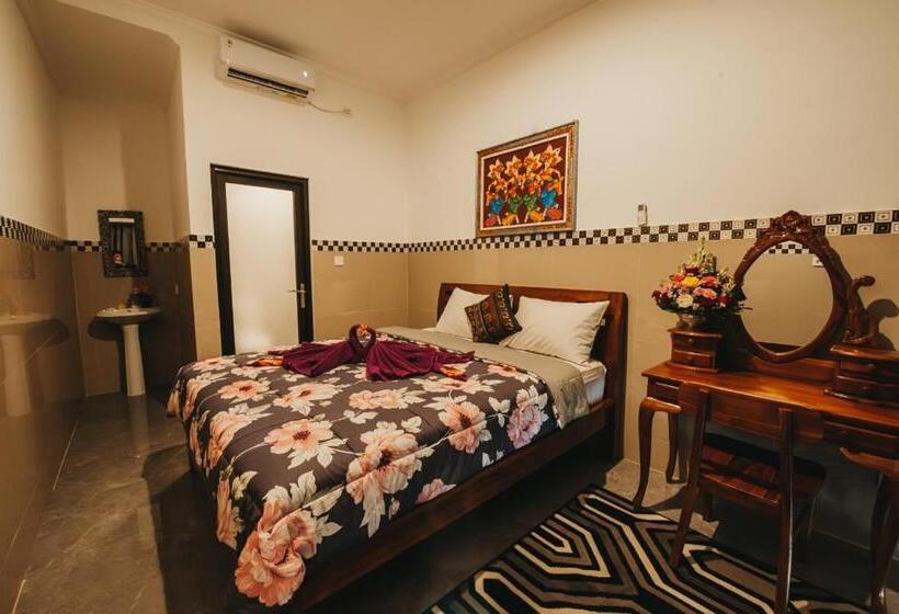 غرفة قياسية مطلّة علي حمام السباحة, Dados Guest House