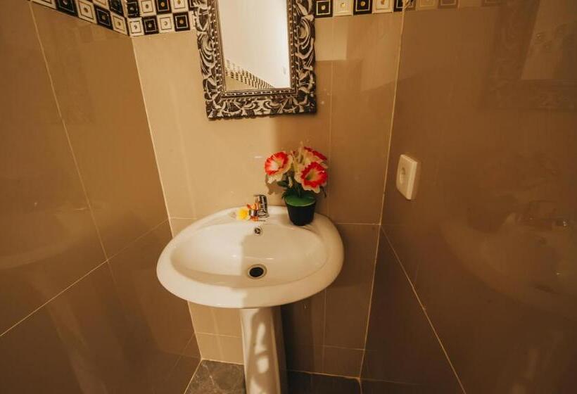 غرفة قياسية مطلّة علي حمام السباحة, Dados Guest House