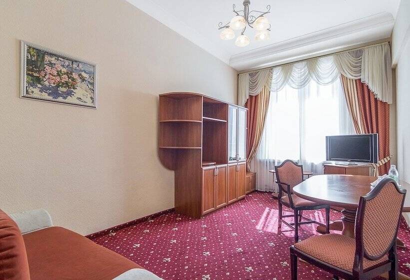 Habitación Familiar, Ukraine
