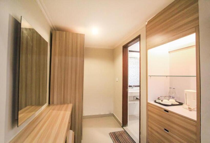 Семейный Номер, Legian Village