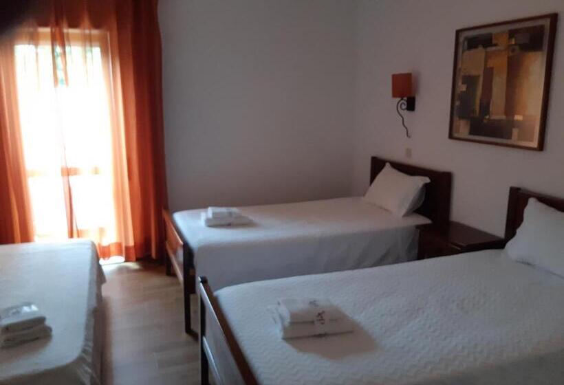 Трехместный Номер Стандарт с Балконом, Verde Pinho Bed&breakfast