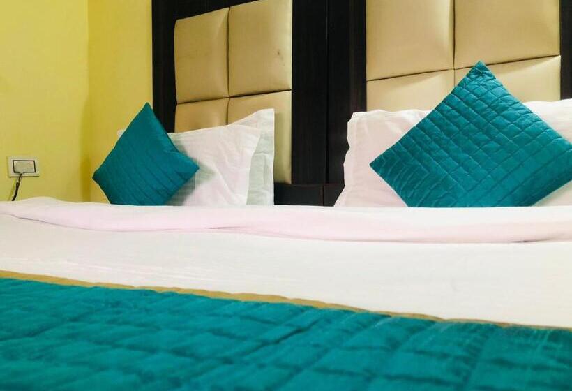 Quarto Deluxe, Yuvraj Fort