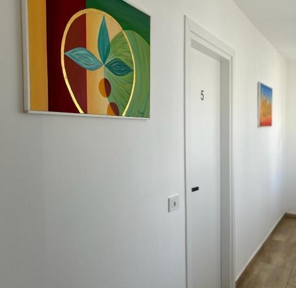 اتاق سوپریور با تخت بزرگ, Zeta Rooms