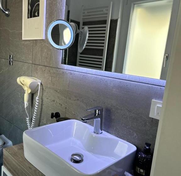اتاق سوپریور با تخت بزرگ, Zeta Rooms