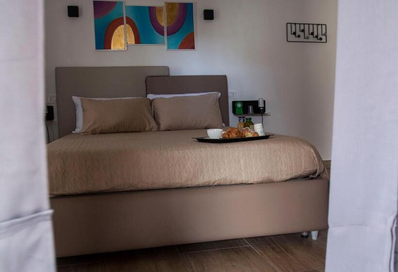 اتاق سوپریور با تخت بزرگ, Zeta Rooms
