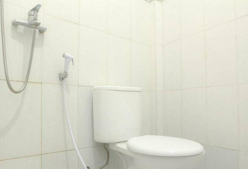 Номер Стандарт, Hp Residence Mitra Reddoorz Near Alun Alun Kediri