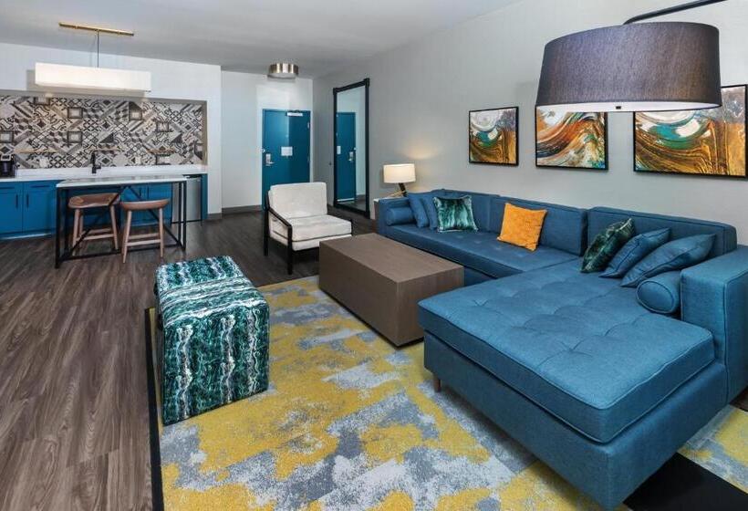 جناح سرير كينج, Indigo Spring   Woodlands Area, An Ihg