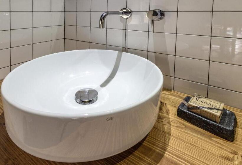 اتاق لوکس, Casa Mirko   B & B Con Stazione Ricarica Auto Elettriche Parcheggio Privato Auto Moto Biciclette