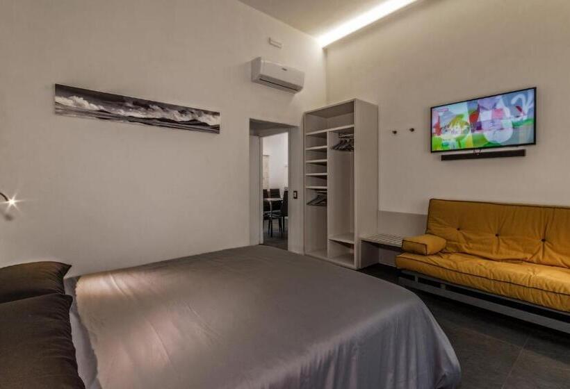 اتاق لوکس, Casa Mirko   B & B Con Stazione Ricarica Auto Elettriche Parcheggio Privato Auto Moto Biciclette