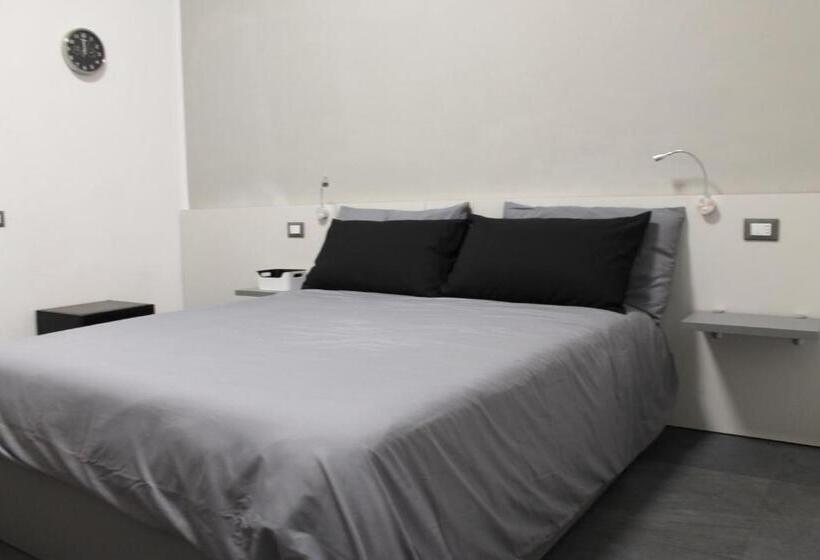 اتاق لوکس, Casa Mirko   B & B Con Stazione Ricarica Auto Elettriche Parcheggio Privato Auto Moto Biciclette