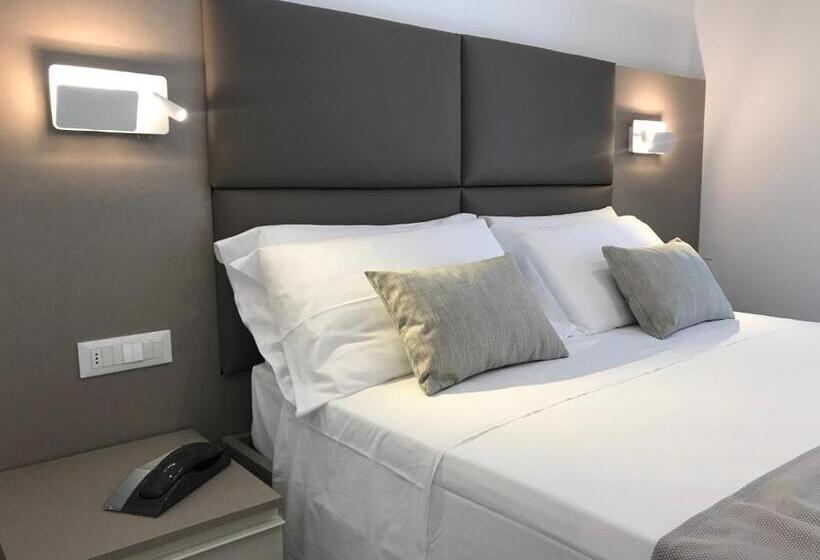 Полулюкс, Paris Resort