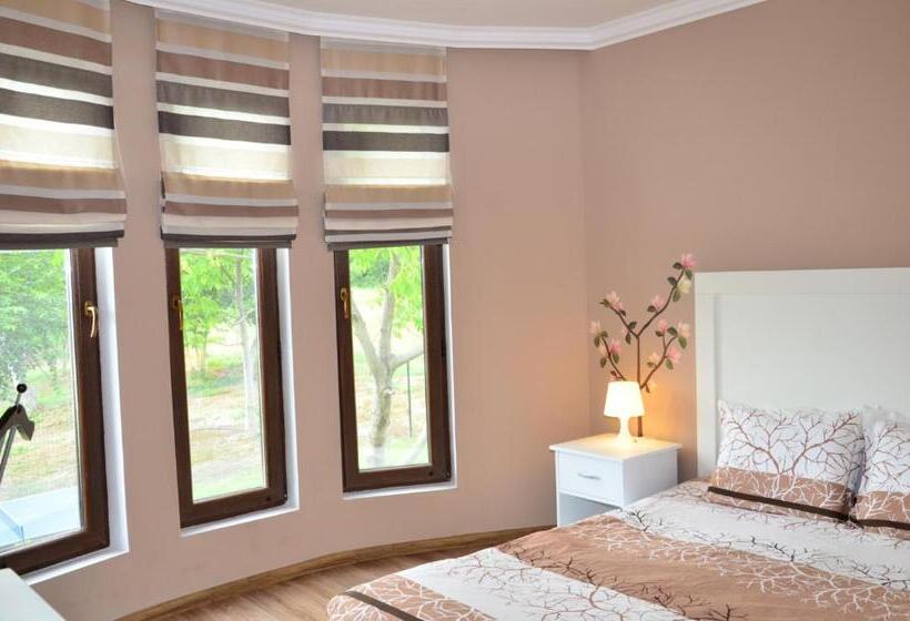 Семейный Номер, Guesthouse Green Fields