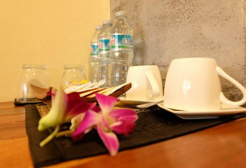 غرفة قياسية مزوَّدة بشُرفة, The Meeting House Aonang   Self Service