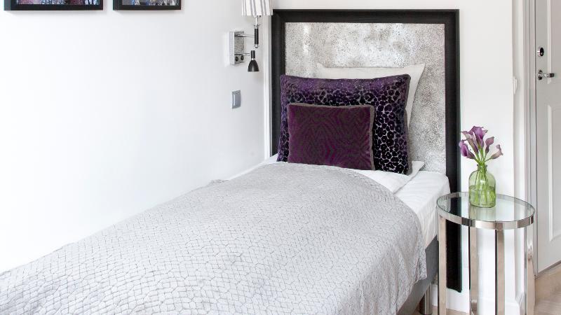 Quarto Estandar Individual, Absalon