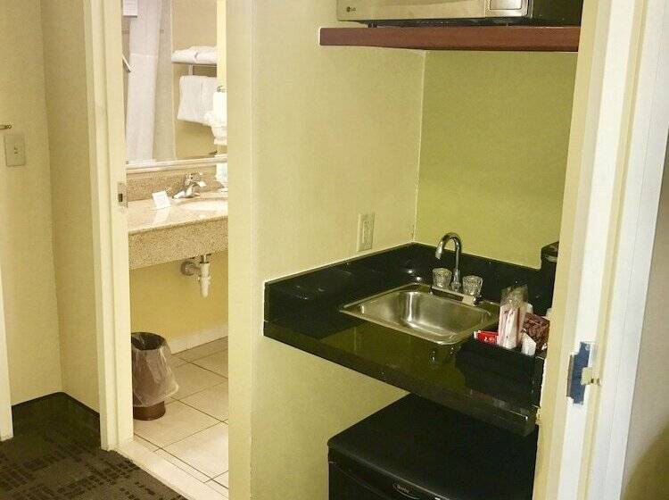 Люкс, Clarion Hotel & Suites Hamden New Haven