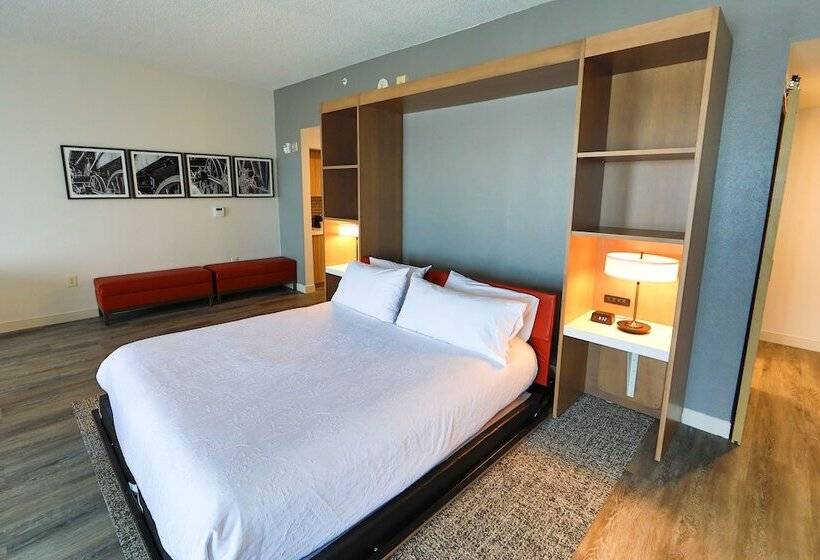 חדר סטנדרט מיטה זוגית, Hilton Garden Inn Savannah Historic District