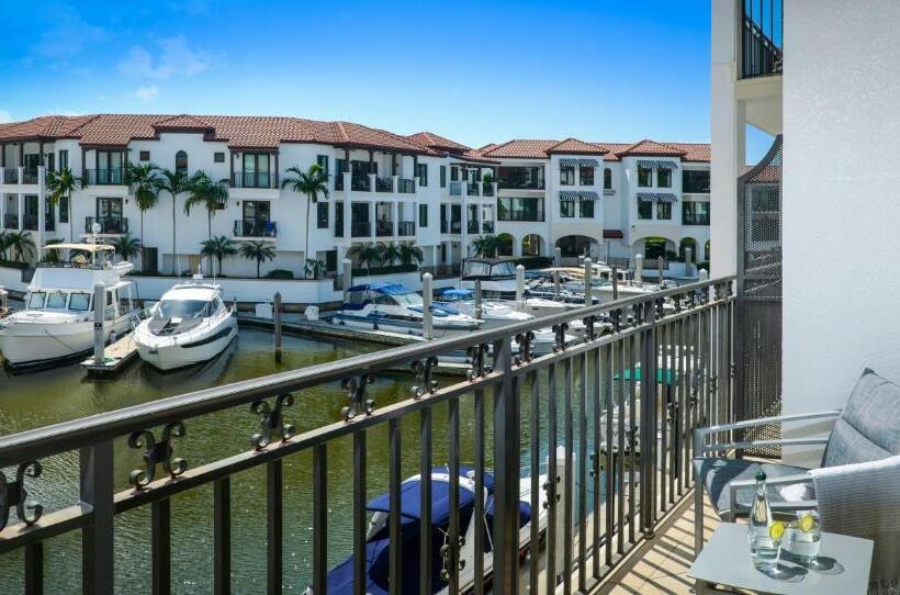 带大床的高级房间, Naples Bay Resort And Marina