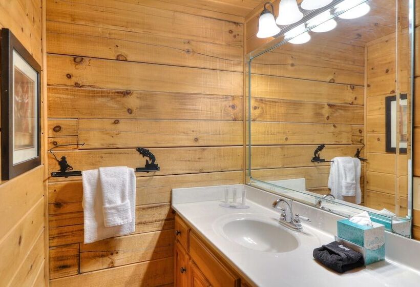小室, Riverstone Condo Resort & Spa