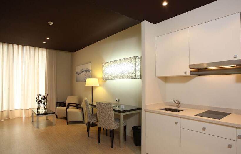 Полулюкс, Sercotel Boulevard Vitoriagasteiz