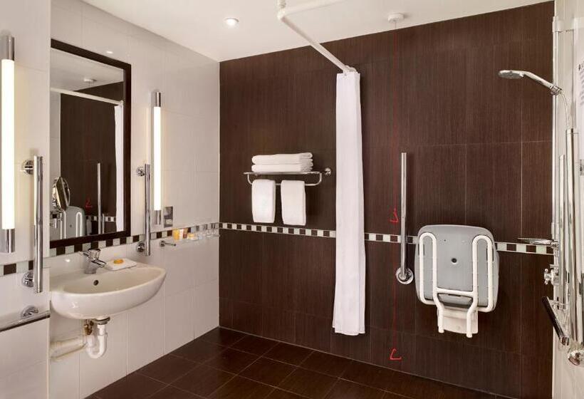 Номер Стандарт Адаптированный для Инвалидов, Crowne Plaza London   Gatwick Airport, An Ihg