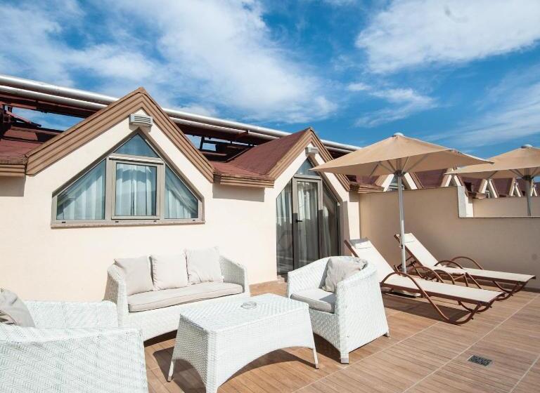 Полулюкс Одноместный с Террасой, Emre Beach & Emre Hotel
