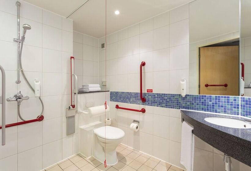 Номер Стандарт Адаптированный для Инвалидов, Holiday Inn Express Birmingham Redditch, An Ihg